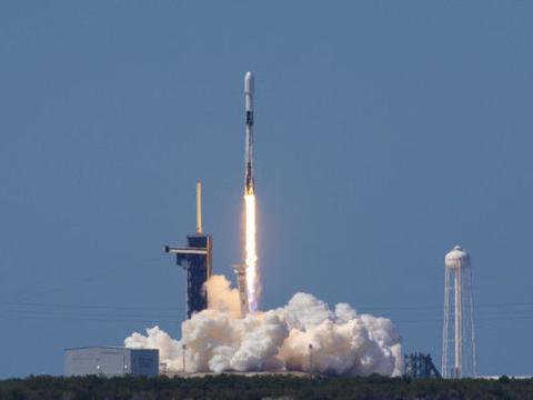 星鏈衛(wèi)星最新發(fā)射，愛與陪伴的星空之旅啟程